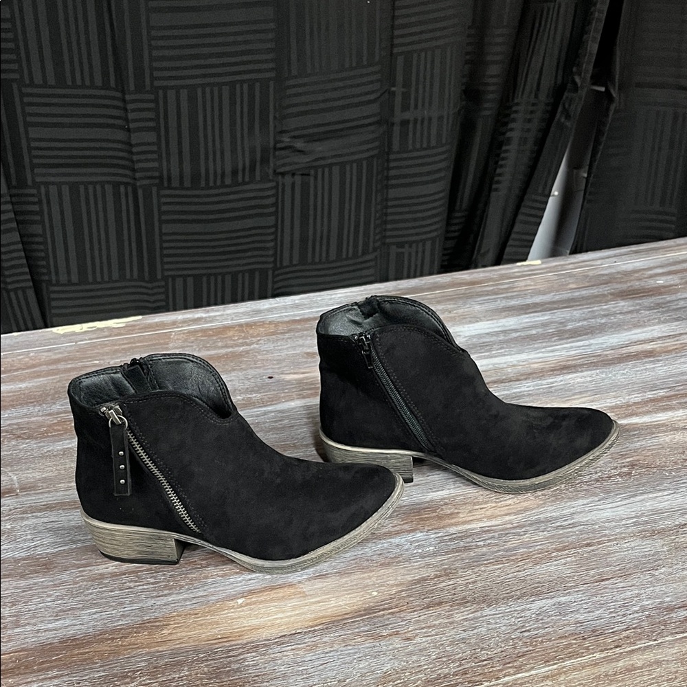 Very G Black Ankle Booties